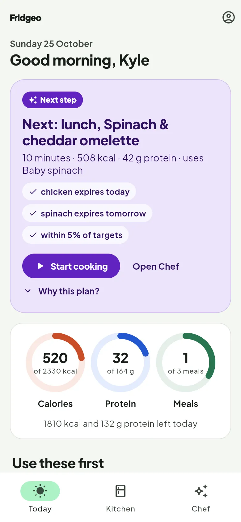 Fridgeo's Today screen: the next step is lunch, a spinach and cheddar omelette, because the chicken expires today and the spinach tomorrow. Below it, progress towards the day's calories, protein and meals.
